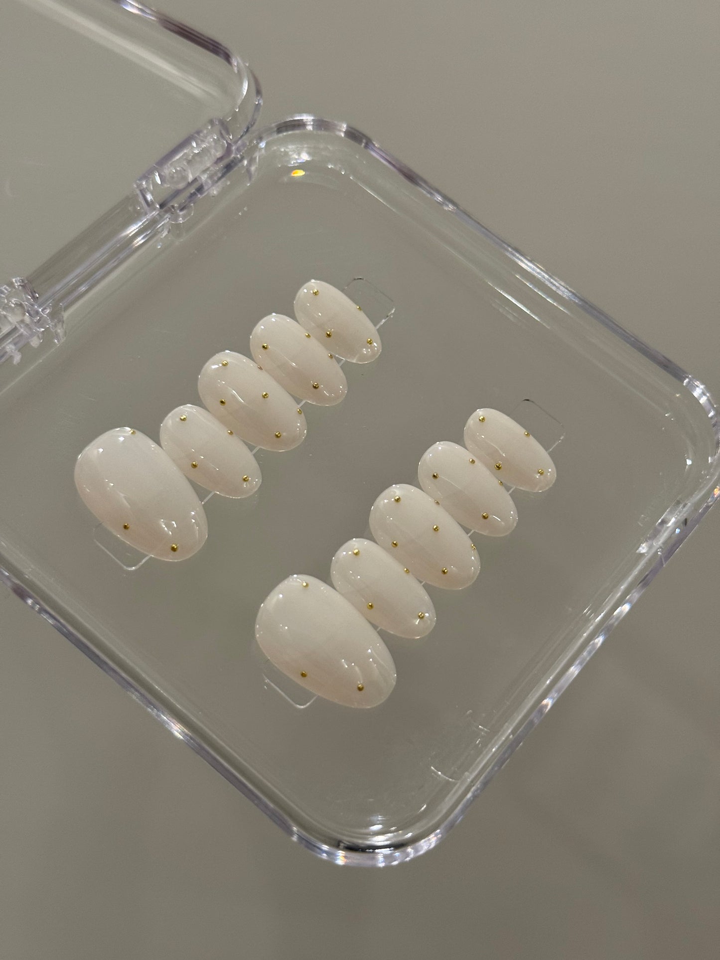 N296 Milky Studded Short Nails