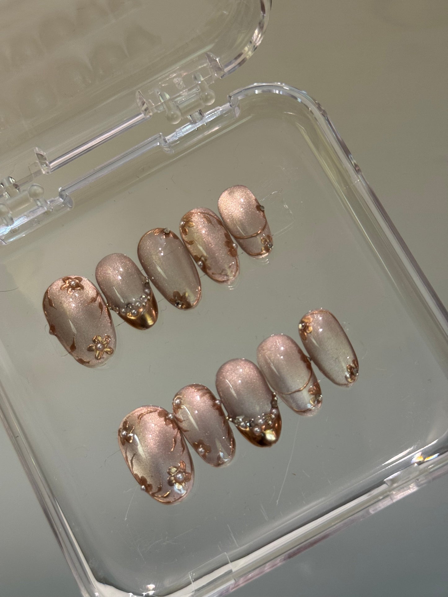 N60 Goldish Nails Set