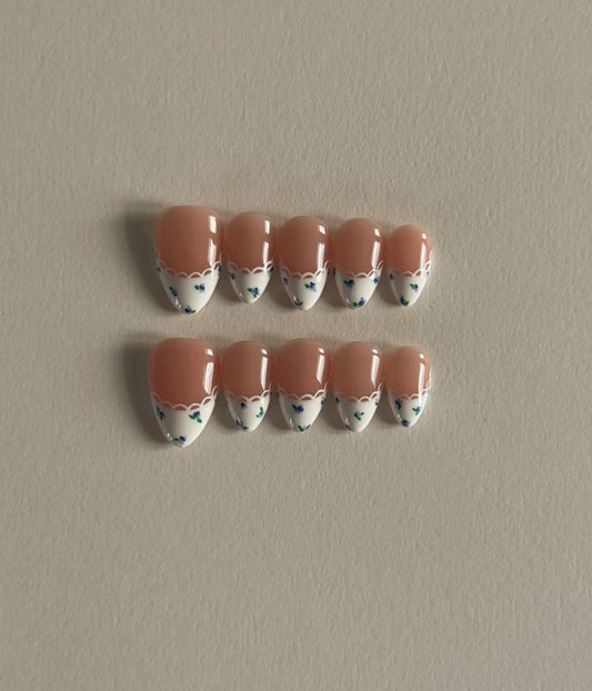 N104 Turkish French Nails Set