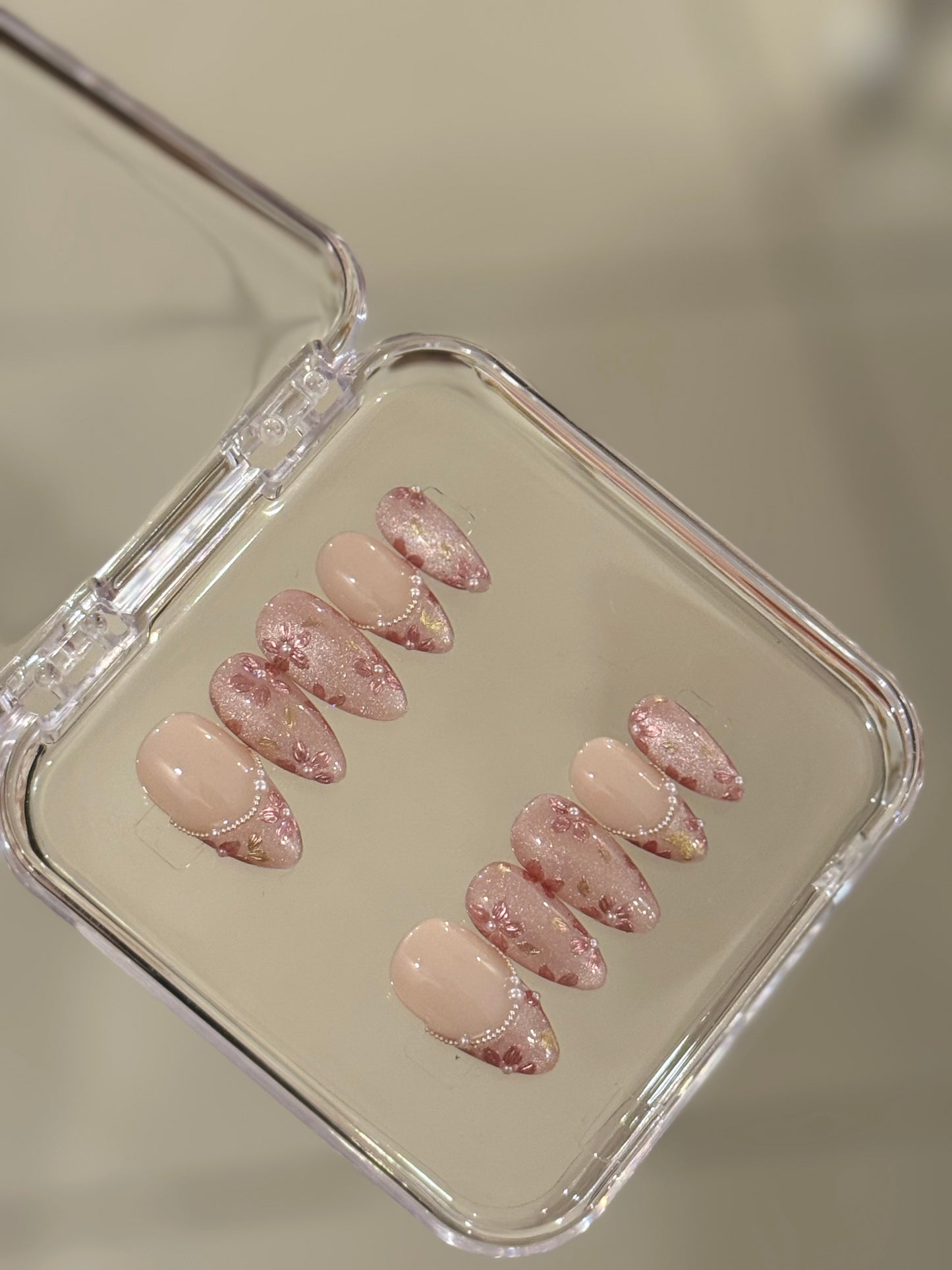 N124 Dahlia Nails Set