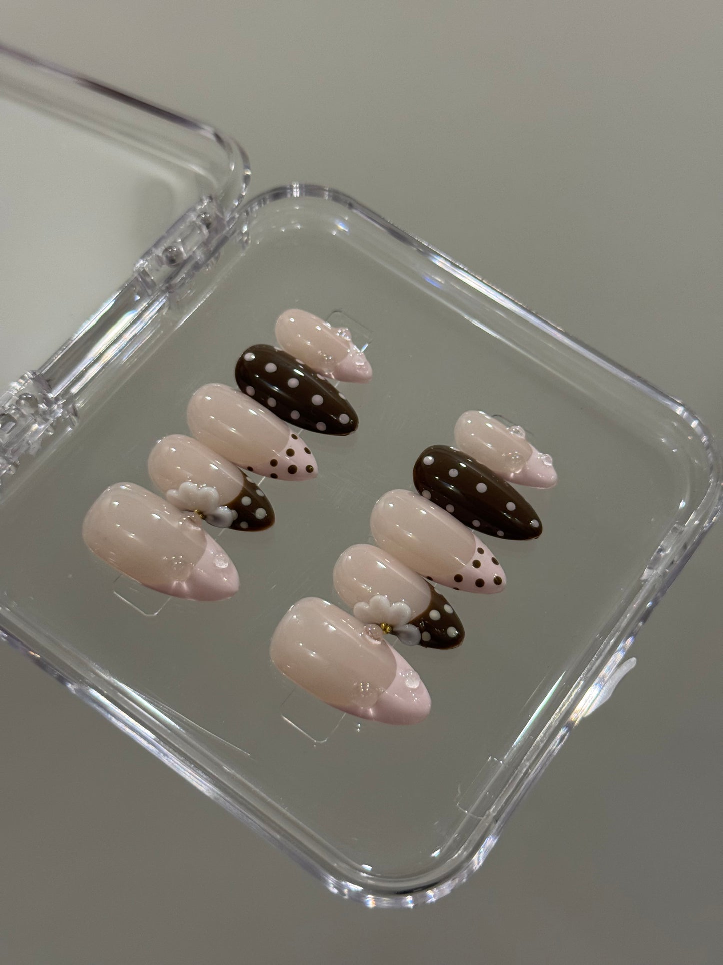 N209 Polka Drops Nails