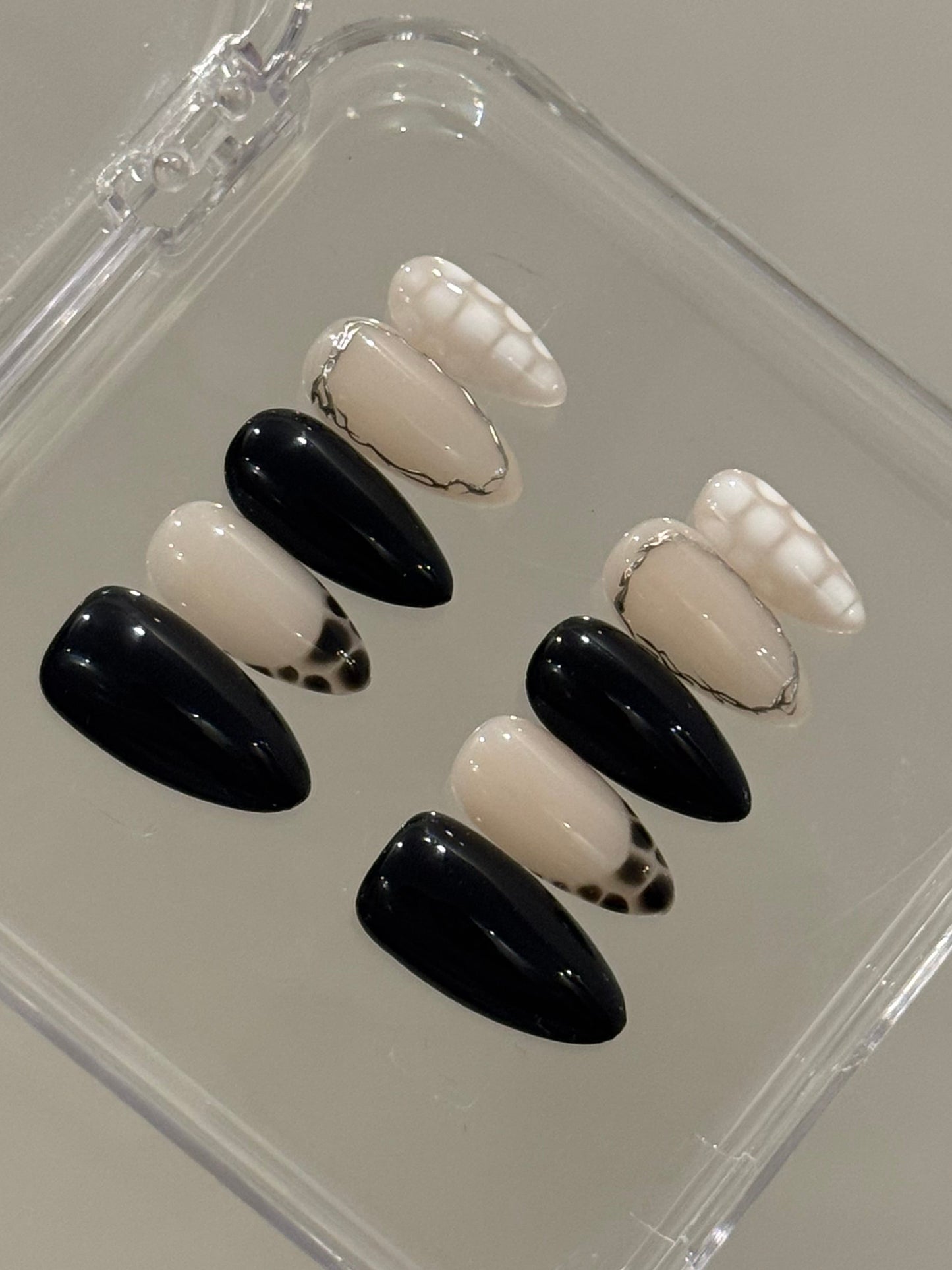 N183 Black Bloom Nails Set