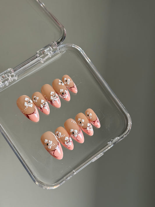 N341 Peach with daisies Nails