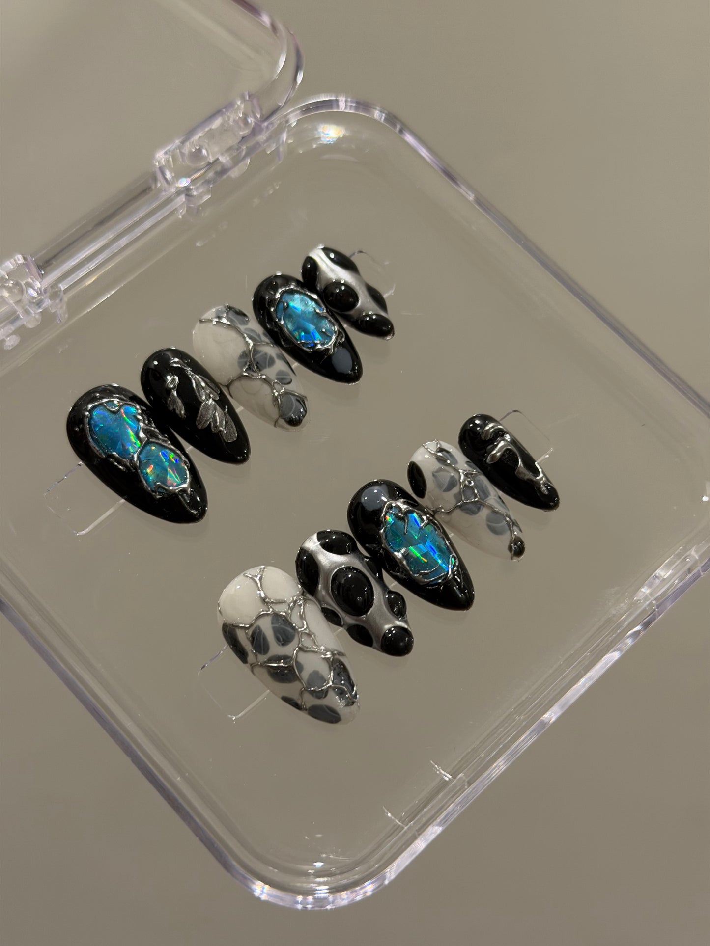 N389 Black Aurora Nails