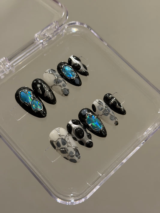 N389 Black Aurora Nails