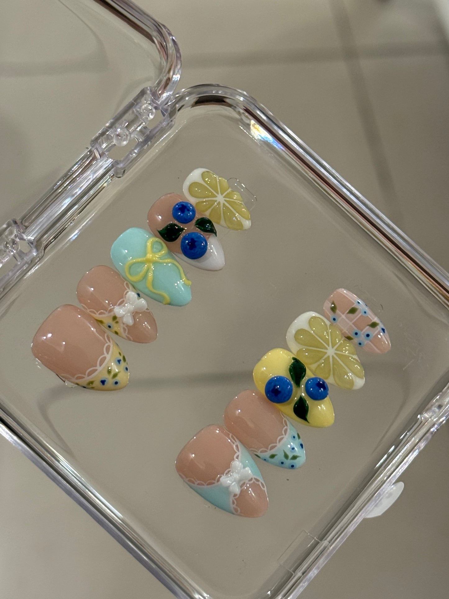 N136 Berry Lemon Nails Set