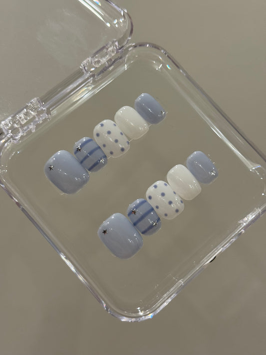 N275 Blue Polka Short  Nails