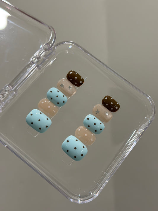 N405 Blue Polka Nails