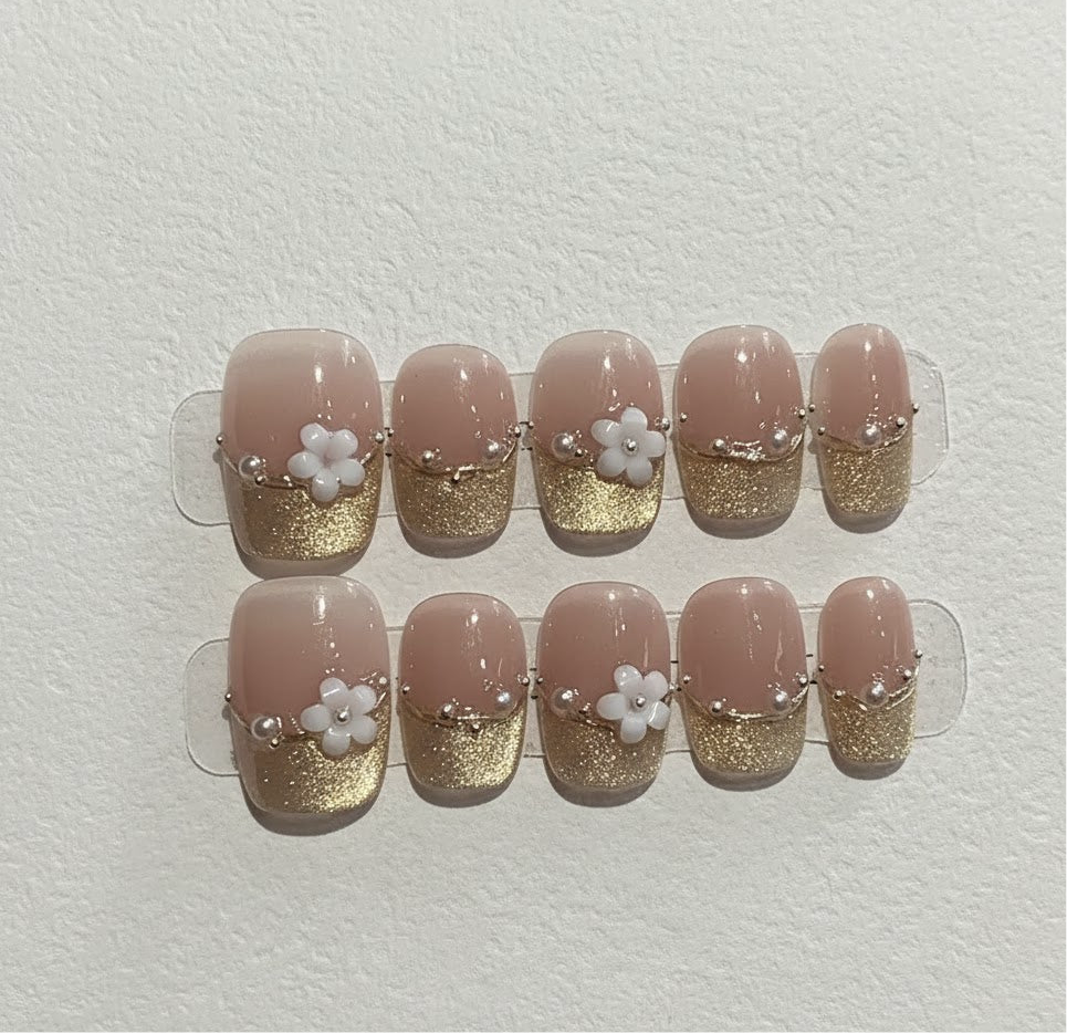 N44 Gold Daisy Nails  Set