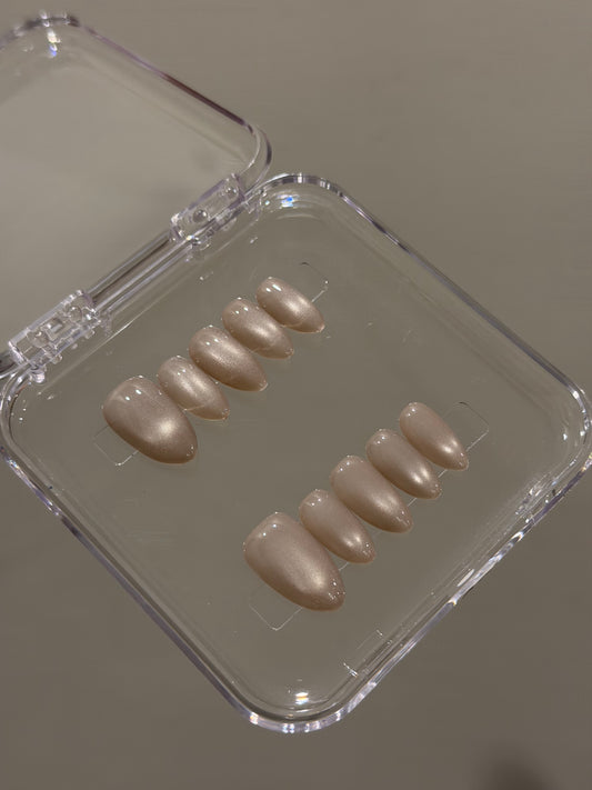 N392 Bisque Cateye Nails