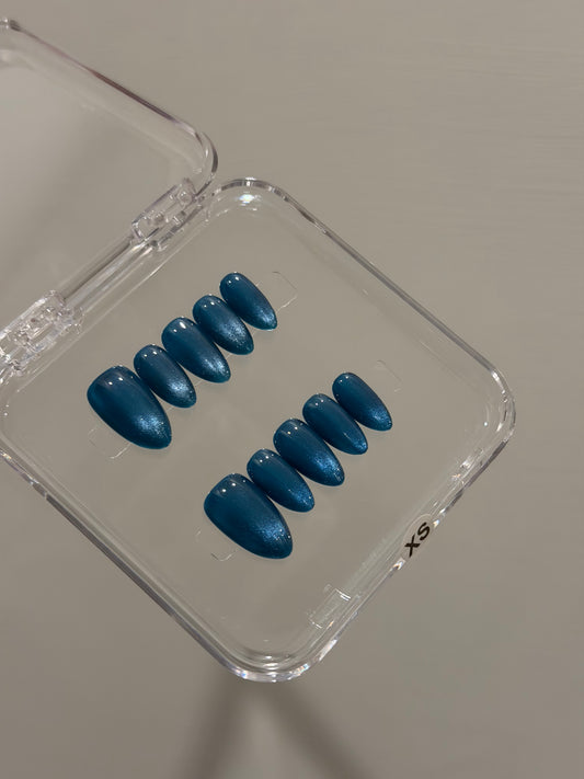 N417 Teal Cateye Nails