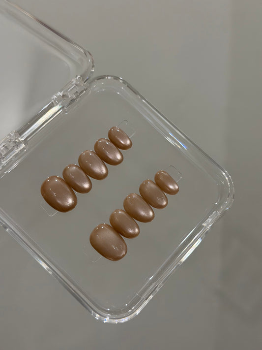 N446 Warm Short Cateye Nails
