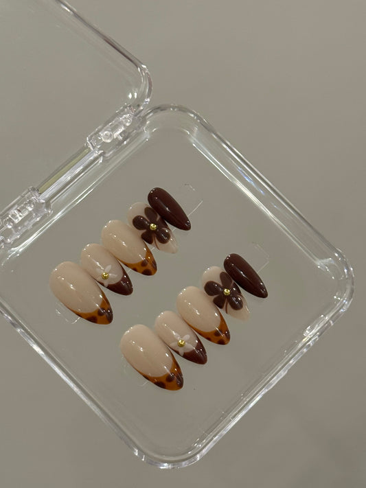 N182 Brown Fern Nails Set