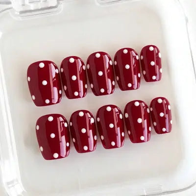 N146 Red Polka Square Nails Set