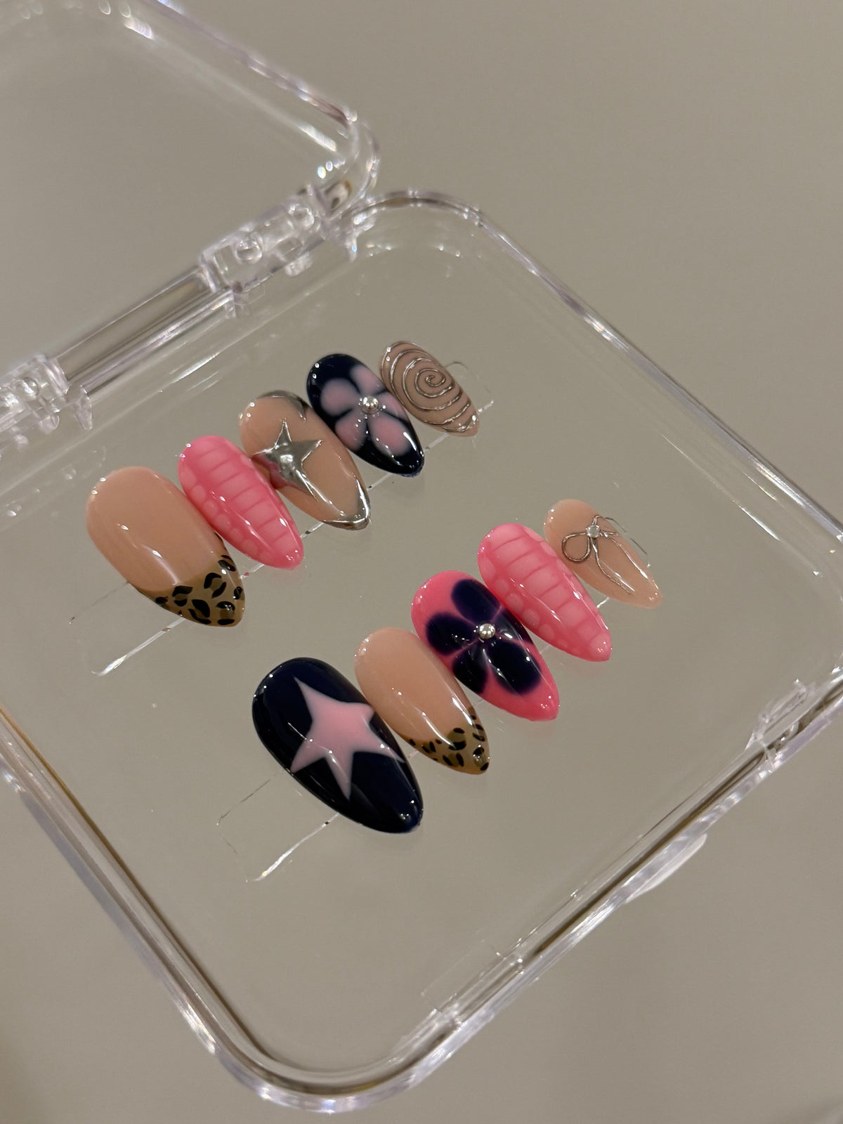 N371 Neon Pink Star Nails