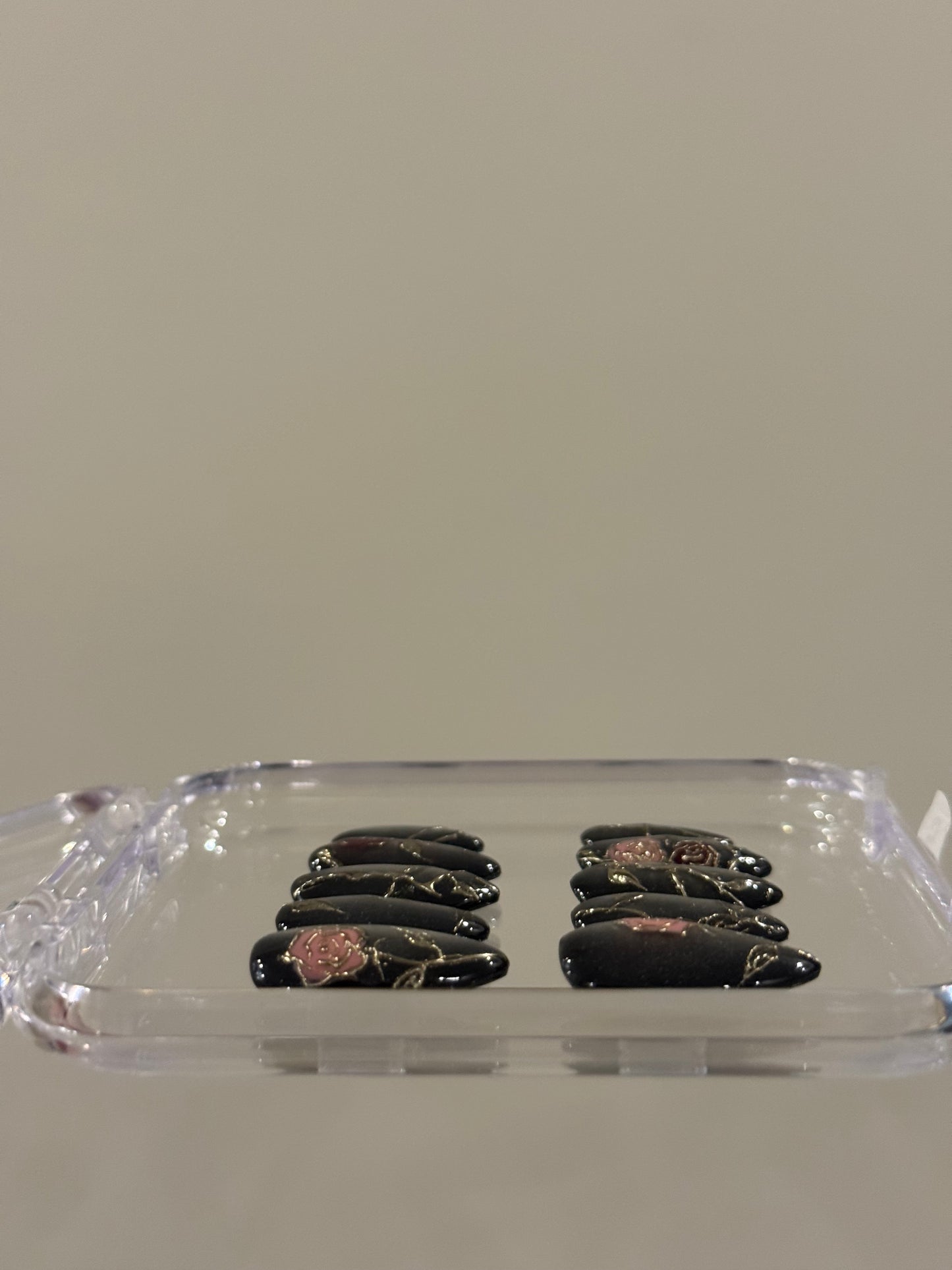 N261 Black Rose Nails