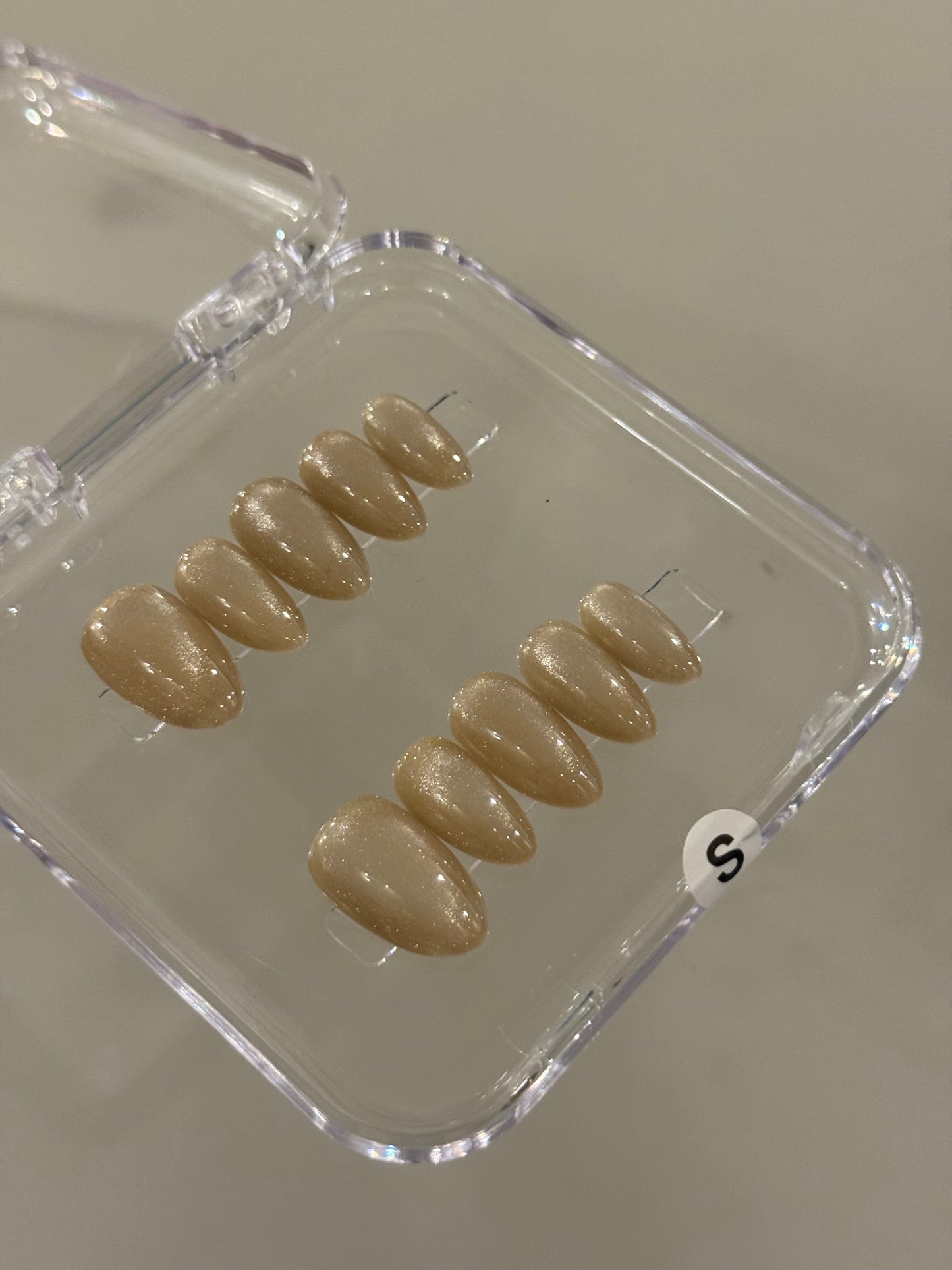 N267 Basic Gold Cateye Nails