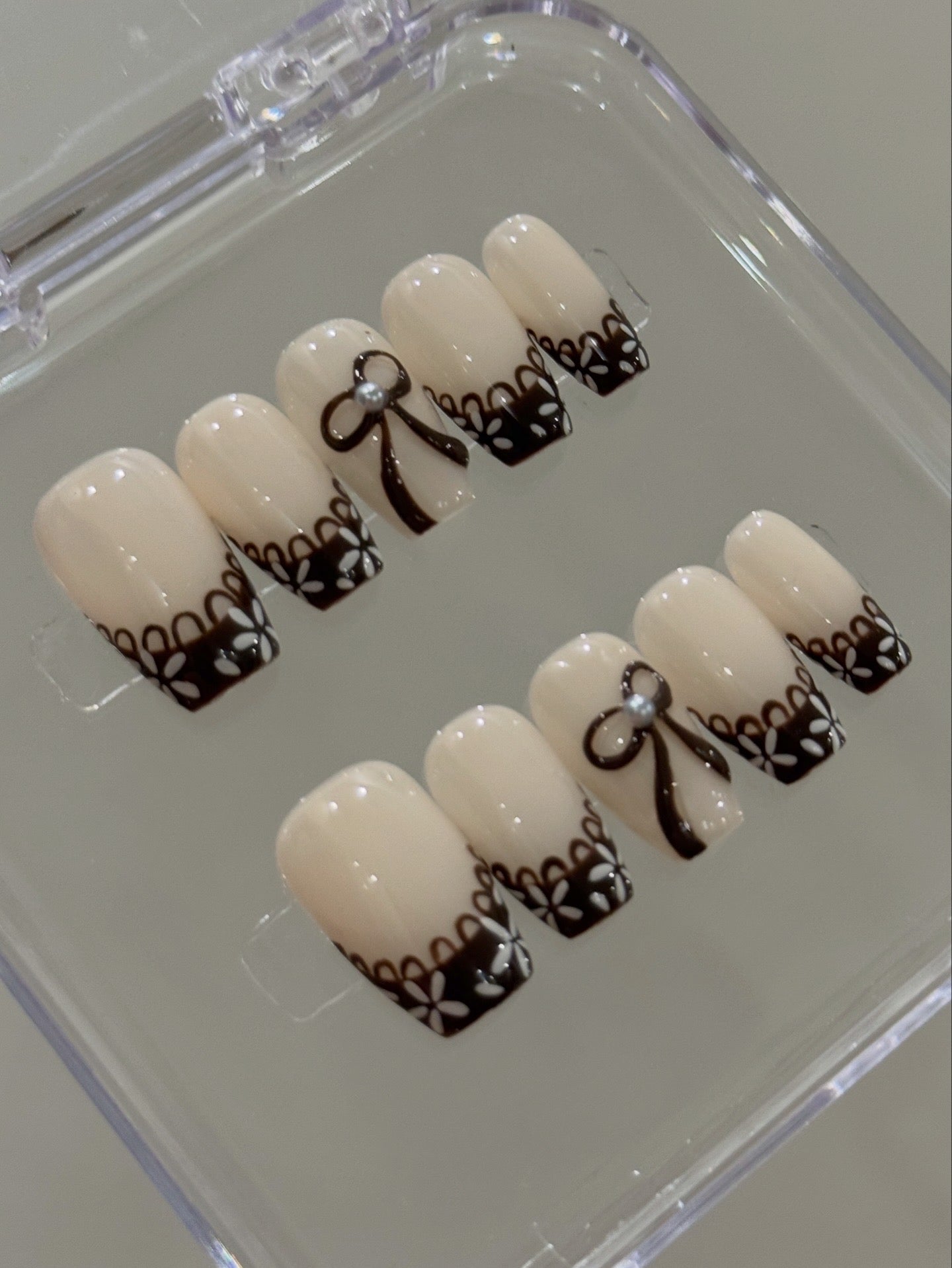 N283 Dark Bow Coffin Nails