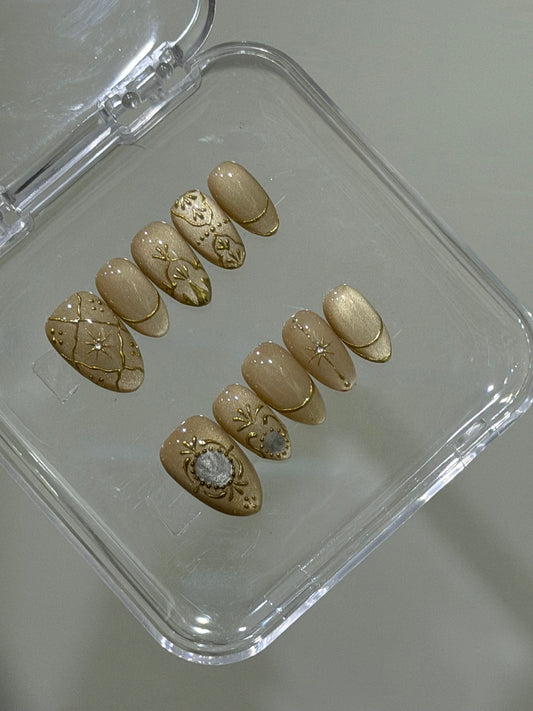 N312 Gold Artful Nails