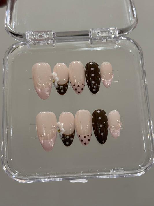 N209 Polka Drops Nails